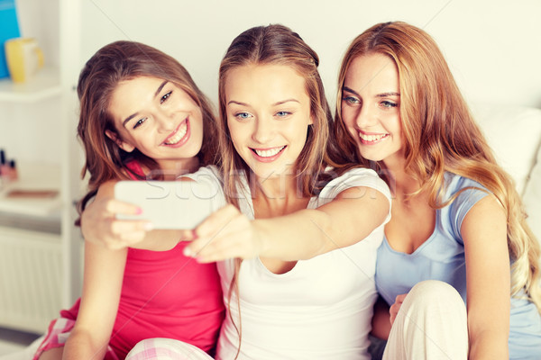 Genç kızlar ev dostluk Stok fotoğraf © dolgachov