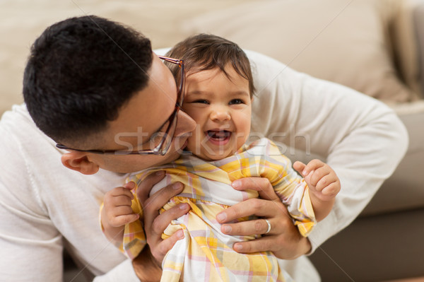Boldog apa csók kicsi baba lánygyermek Stock fotó © dolgachov