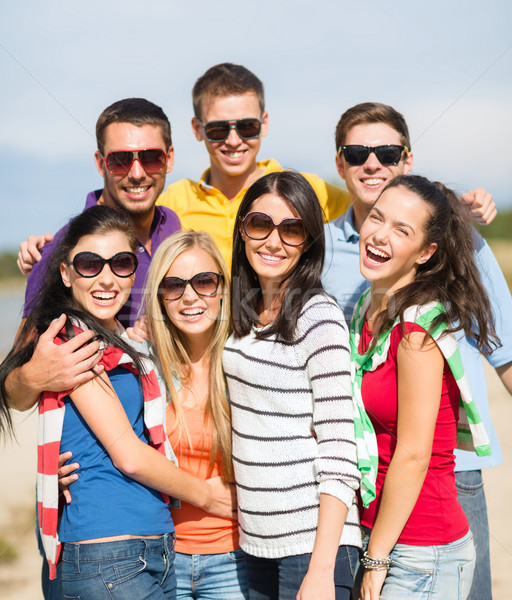 Foto stock: Grupo · amigos · praia · verão · férias