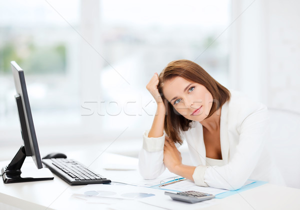 Vrouw computer papieren calculator business onderwijs technologie Stockfoto © dolgachov