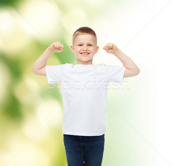 Pequeno menino branco tshirt as mãos levantadas publicidade Foto stock © dolgachov