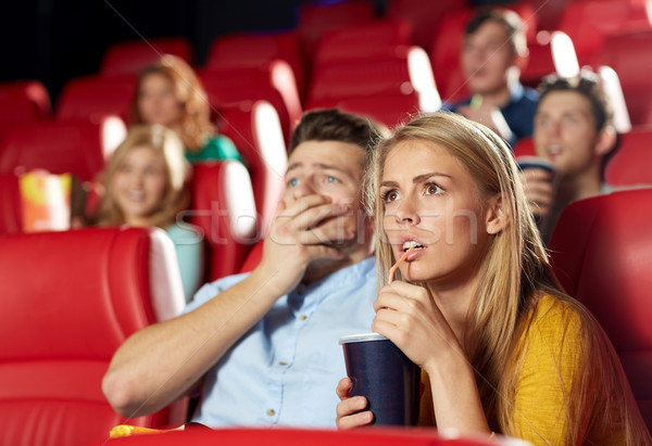 Amigos viendo horror película teatro cine Foto stock © dolgachov