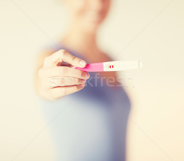 Kobieta test ciążowy strony szczęśliwy Zdjęcia stock © dolgachov