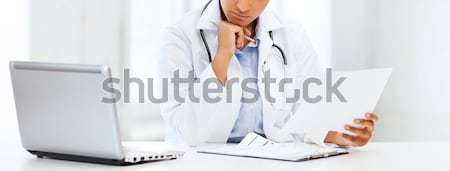 [[stock_photo]]: Homme · médecin · portable · pc · santé · médicaux