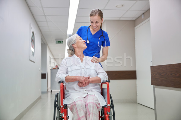 Zdjęcia stock: Pielęgniarki · starszy · kobieta · wózek · szpitala · muzyka