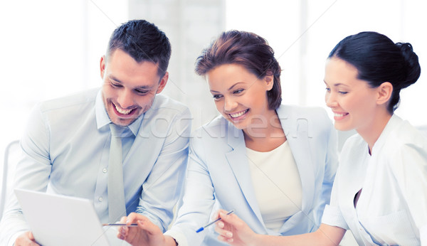 Foto stock: Equipo · de · negocios · debate · oficina · amistoso · negocios · hombre