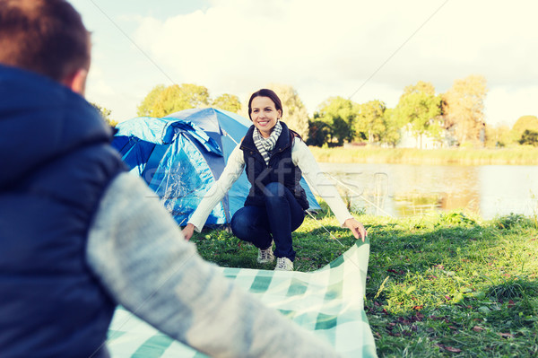 Stock foto: Glücklich · Paar · Verlegung · Picknickdecke · Campingplatz · camping