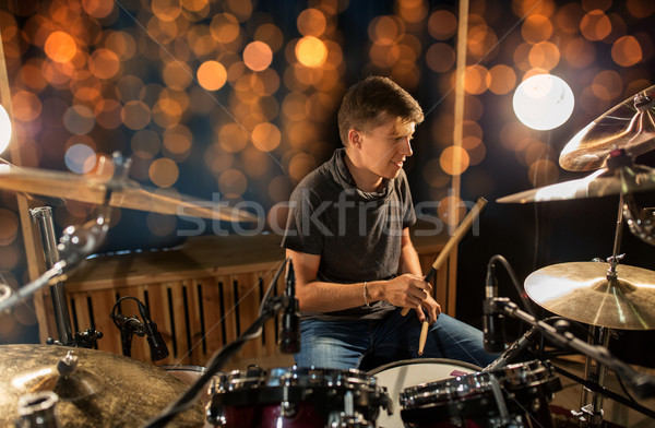 музыканта играет барабан концерта фары Сток-фото © dolgachov
