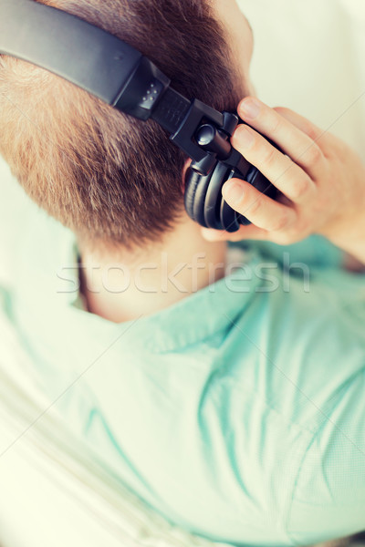Stock fotó: Közelkép · férfi · fejhallgató · otthon · technológia · zene