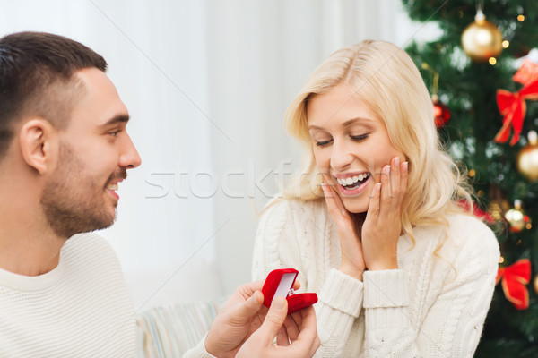 Foto stock: Hombre · mujer · anillo · de · compromiso · Navidad · amor · Pareja