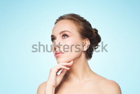 Güzel bir kadın yüz küpe güzellik takı Stok fotoğraf © dolgachov