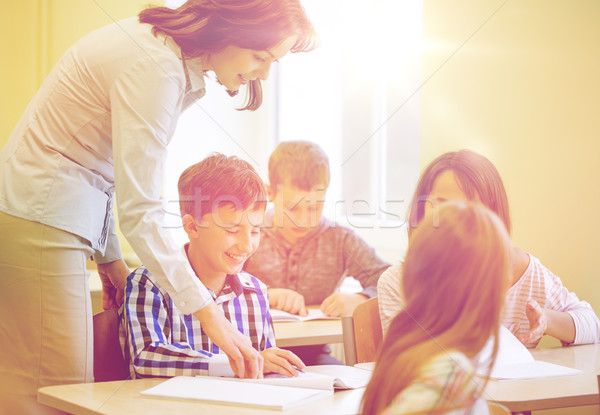 Foto stock: Grupo · escuela · ninos · escrito · prueba · aula