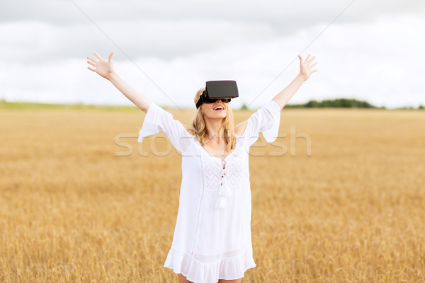 Mujer virtual realidad auricular cereales campo Foto stock © dolgachov