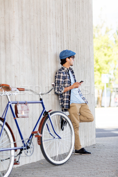 Homme smartphone vélo personnes communication [[stock_photo]] © dolgachov