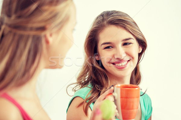 Stock foto: Glücklich · junge · Frauen · trinken · Tee · Süßigkeiten · home