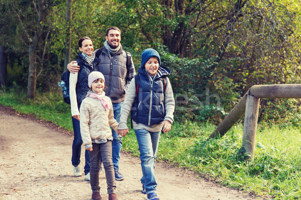 Foto stock: Família · feliz · caminhadas · mata · aventura · viajar · turismo