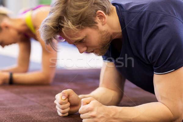 Stockfoto: Man · opleiding · plank · gymnasium · fitness