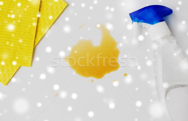 Schoonmaken vod wasmiddel spray vlek huishoudelijk werk Stockfoto © dolgachov