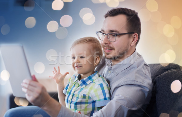 Baba oğul oynama ev aile çocukluk Stok fotoğraf © dolgachov