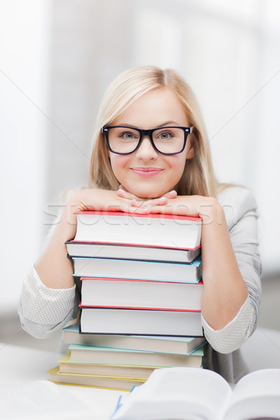 Student książek zdjęcie uśmiechnięty kobieta Zdjęcia stock © dolgachov
