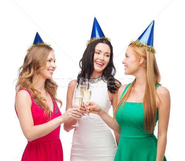 [[stock_photo]]: Trois · femmes · champagne · verres