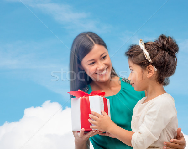 счастливым матери ребенка девушки шкатулке праздников Сток-фото © dolgachov