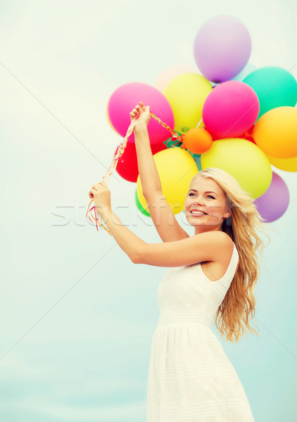 Foto d'archivio: Donna · sorridente · colorato · palloncini · fuori · estate · vacanze