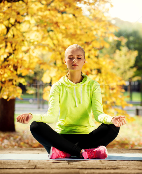 Stockfoto: Vrouw · yoga · buitenshuis · sport · lifestyle · lichaam