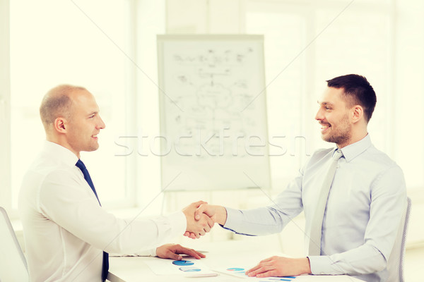 二 微笑 商人 握手 辦公室 業務 商業照片 © dolgachov