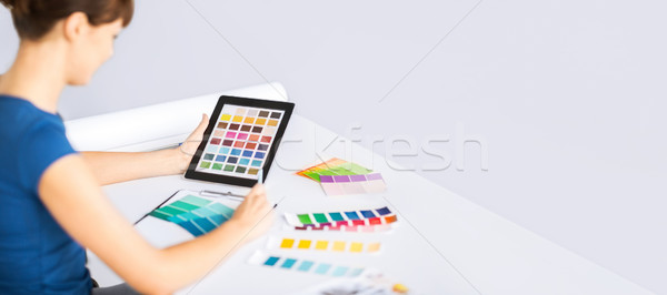 Nő dolgozik szín minták belsőépítészet rendbehoz Stock fotó © dolgachov