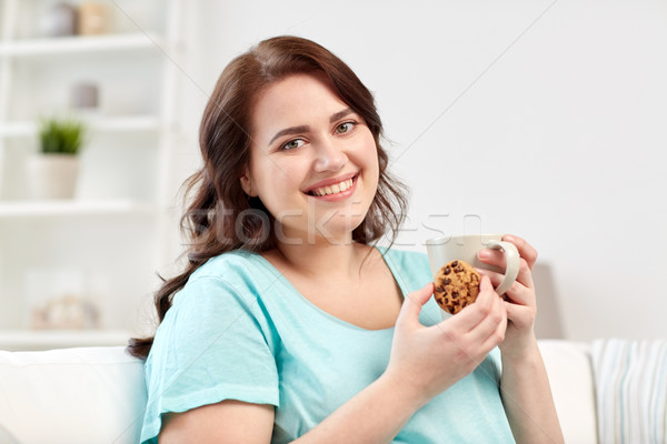 ストックフォト: 幸せ · プラスサイズ · 女性 · カップ · クッキー · ホーム