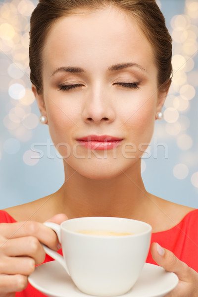 商業照片: 關閉 · 女子 · 紅色 · 一杯咖啡 · 人 · 假期