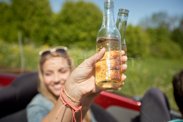 Feliz mulheres jovens bebidas carro verão férias Foto stock © dolgachov
