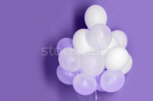Witte helium ballonnen violet vakantie verjaardagsfeest Stockfoto © dolgachov