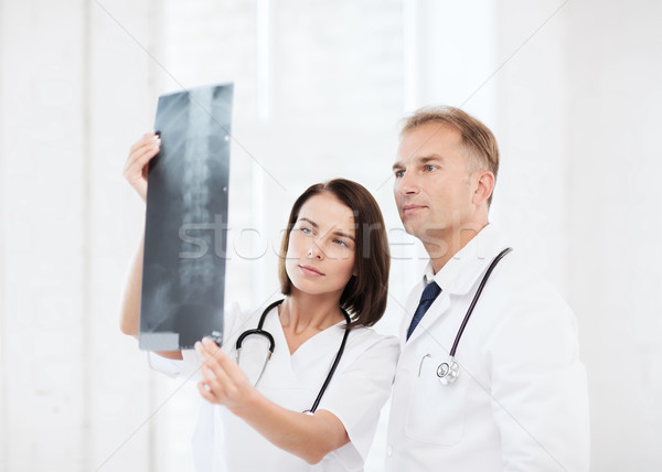 Kettő orvosok néz röntgen egészségügy orvosi Stock fotó © dolgachov