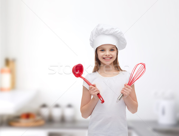 Lächelnd Mädchen Koch hat Pfanne Schneebesen Stock foto © dolgachov