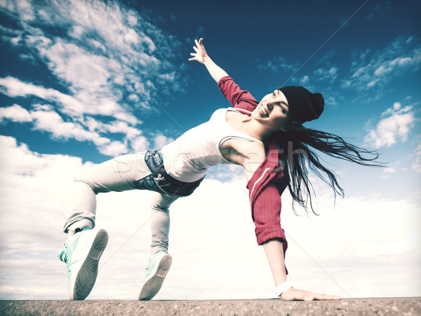 Gyönyörű tánc lány mozgás sport városi Stock fotó © dolgachov