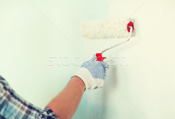Stockfoto: Mannelijke · handschoenen · schilderij · muur · reparatie