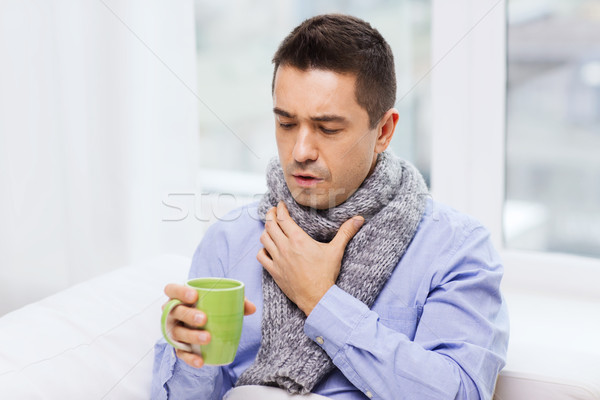 Beteg férfi influenza iszik tea köhögés Stock fotó © dolgachov