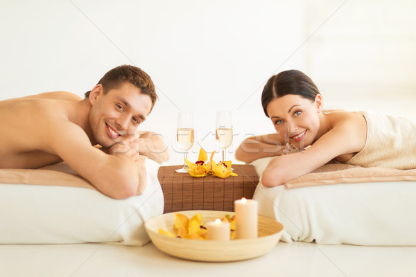 Cuplu spa imagine salon potabilă şampanie Imagine de stoc © dolgachov