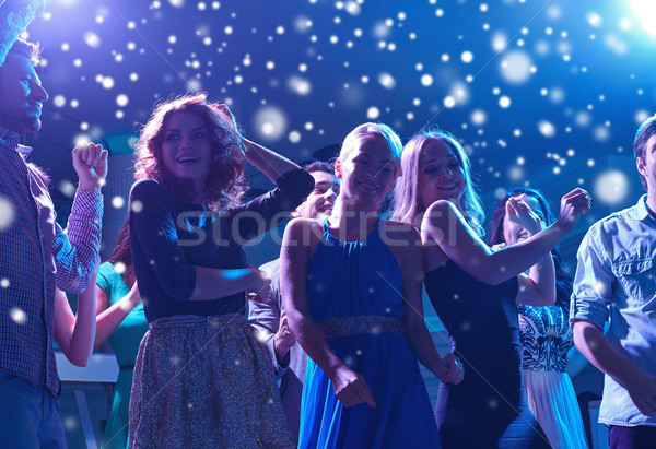 Foto stock: Grupo · feliz · amigos · baile · club · nocturno · año · nuevo