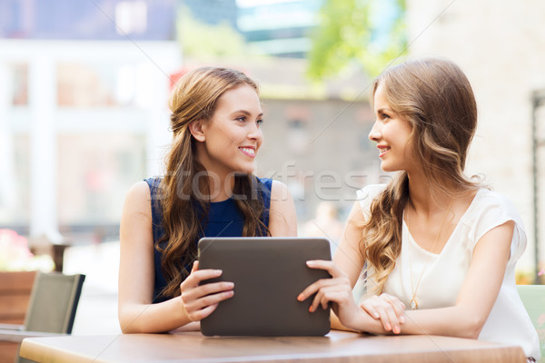 Stockfoto: Gelukkig · jonge · vrouwen · tienermeisjes · technologie · lifestyle