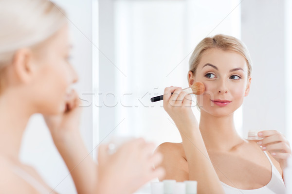 Frau Make-up Pinsel Pulver Bad Schönheit machen Stock foto © dolgachov