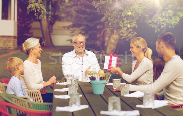 Stockfoto: Gelukkig · gezin · vakantie · diner · buitenshuis · familie · geluk