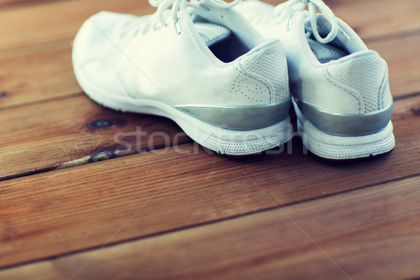 關閉 運動鞋 運動 健身 鞋 商業照片 © dolgachov