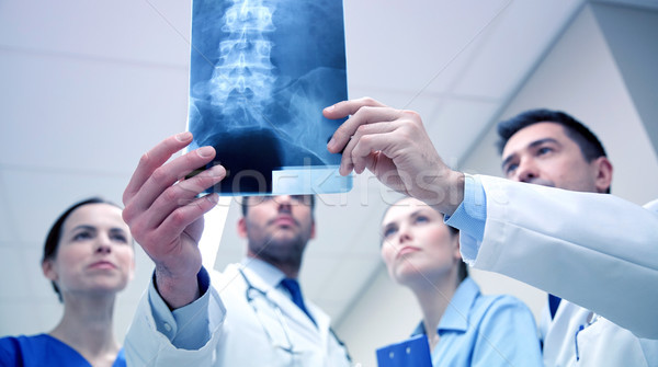 [[stock_photo]]: Groupe · colonne · vertébrale · xray · scanner · hôpital · chirurgie