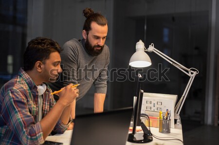 Foto stock: Cansado · homem · pescoço · dor · trabalhando · noite