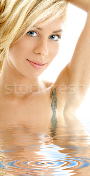 Vriendelijk blond water portret gezicht Stockfoto © dolgachov