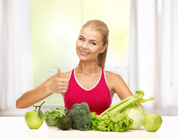 Nő remek bioélelmiszer mutat gyümölcsök zöldségek Stock fotó © dolgachov