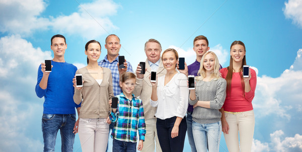 Gelukkige mensen smartphones hemel wolken familie technologie Stockfoto © dolgachov
